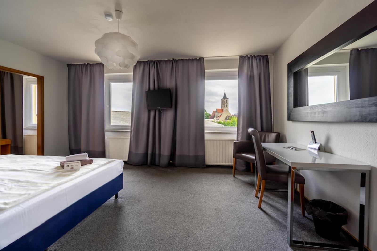 Sl'Otel Budget Bernburg Kültér fotó