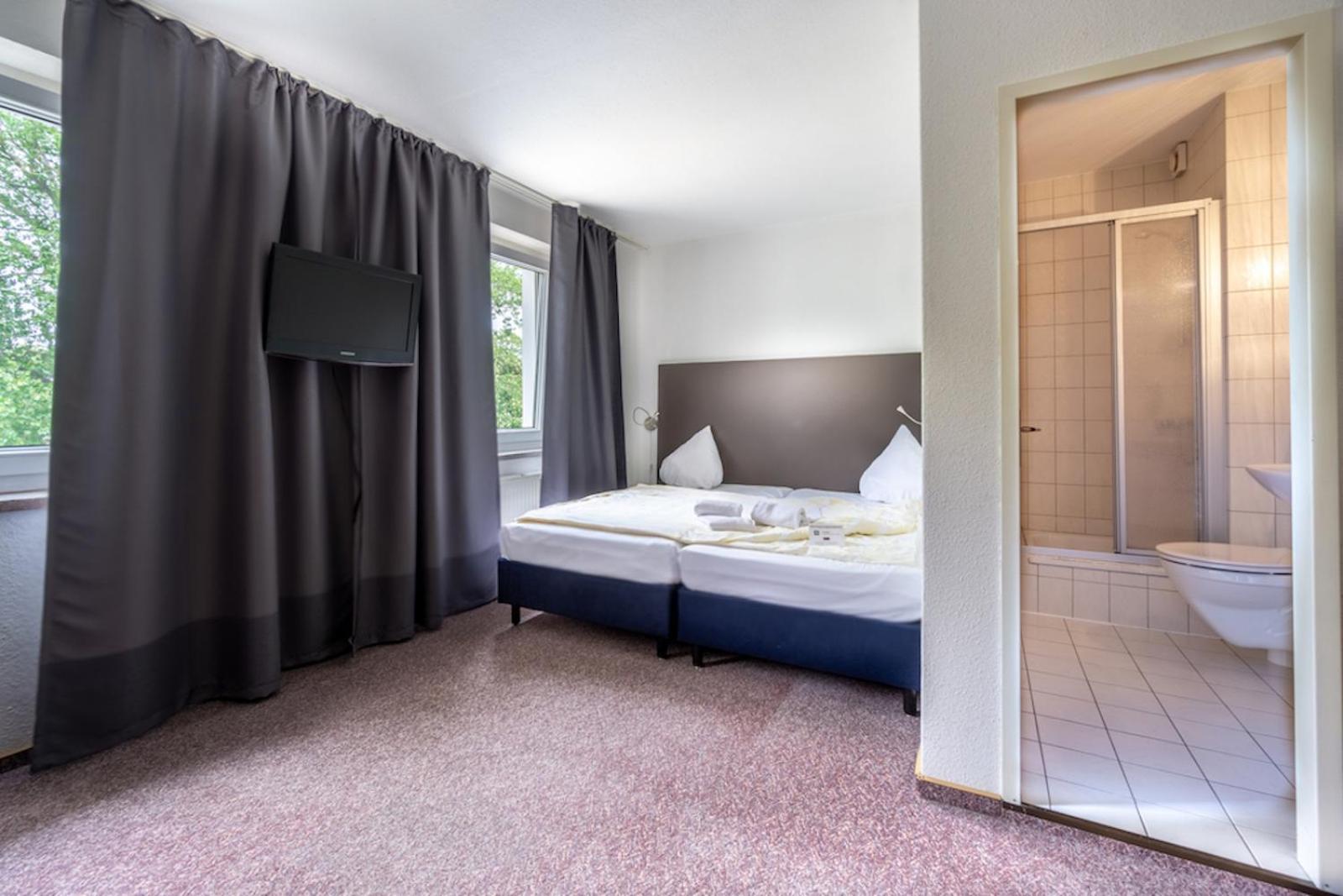 Sl'Otel Budget Bernburg Kültér fotó