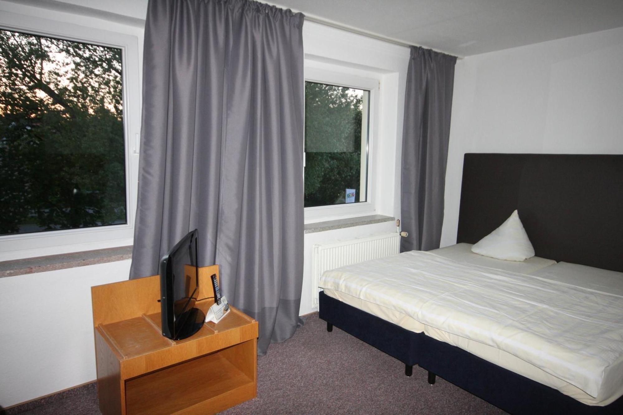 Sl'Otel Budget Bernburg Szoba fotó